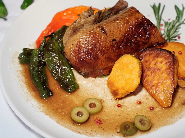 Ente „Espanol“ mit Süßkartoffeln und Pimientos de Patrón