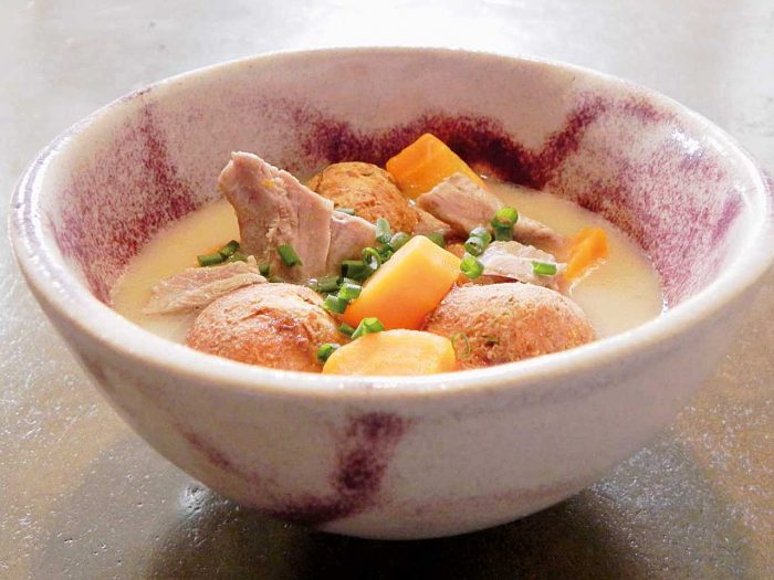 Einmachsuppe mit Brezenknödeln